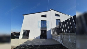 Case cu arhitectura nordica, panouri fotovoltaice, central Dezmir - imagine 4