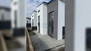 Case cu arhitectura nordica, panouri fotovoltaice, central Dezmir - imagine 7