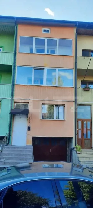 Casă 6 camere, S construita 375 mp, zona Zamca