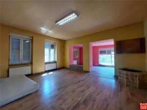 Casa spatioasa cu teren mare, pe colt, in Periam - imagine 4