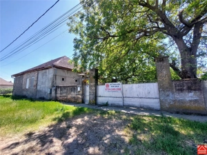Casa spatioasa cu teren mare, pe colt, in Periam - imagine 3