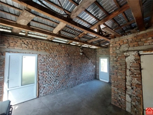 Casa spatioasa cu teren mare, pe colt, in Periam - imagine 19