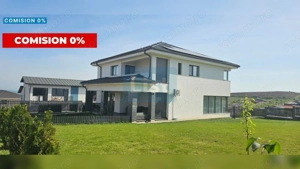 Casa ultrafinisata, garaj, panouri fotovoltaice