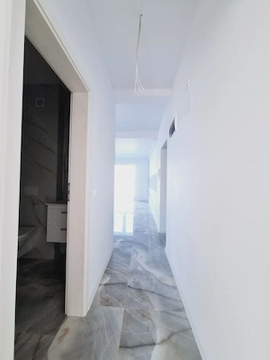 Aproape de Hotel IQ. Etajul 1. Model cu 2 balcoane. - imagine 7