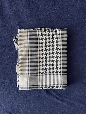 Esarfa Unisex alb-negru, conditie excelenta