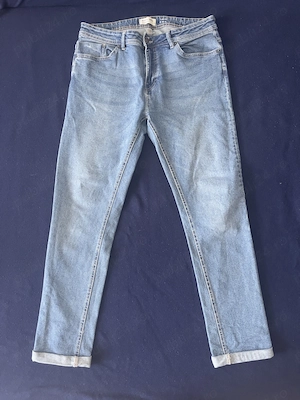 Blugi Bershka, 42, barbati, albastru, conditie excelenta