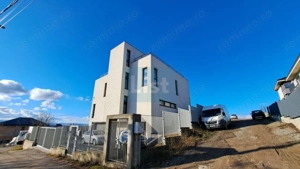Casa remarcabila, 297 mpu, terasa pe acoperis, garaj, panorama - imagine 2