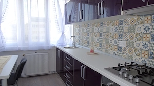 Inchiriez apartament 2 camere in Deva, zona ultracentrala, pe Bld. 1 Decembrie, etaj 2, 