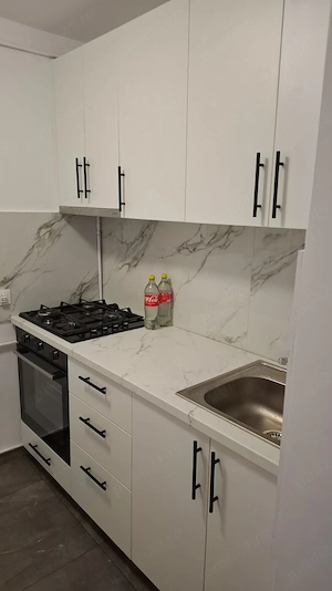 Închiriez apartament cu 2 camere - imagine 3