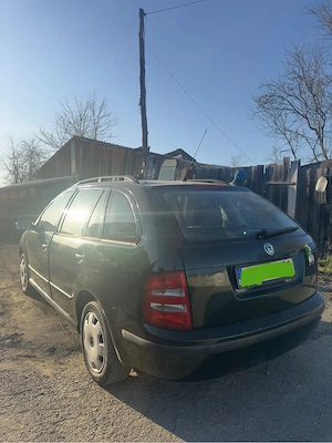  koda Fabia Combi de primă generație, finisată în nuanța verde închis. - imagine 2