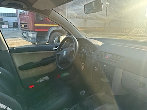  koda Fabia Combi de primă generație, finisată în nuanța verde închis.