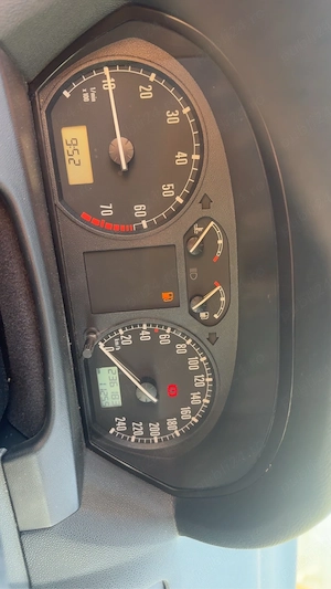  koda Fabia Combi de primă generație, finisată în nuanța verde închis. - imagine 4