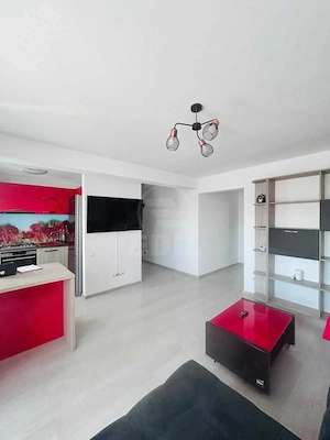 Apartament de 2 camere, semidecomandat, zona Teilro - imagine 3