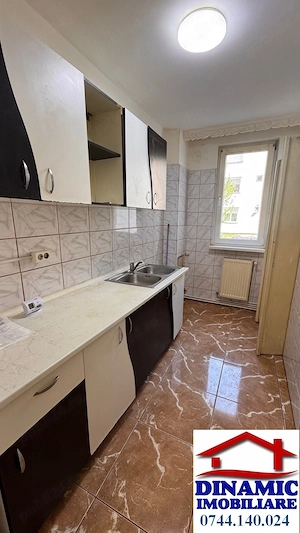 Apartament 3 camere, decomandat   Str. 1 Decembrie, Dărmănești - imagine 8