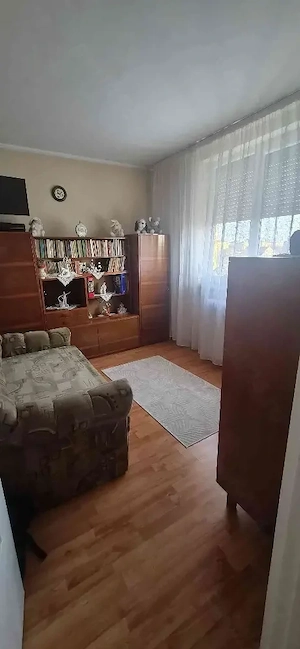Apartament 2 camere, Velenta,  Etaj 3 , Zona linistita,  Aproape de centru