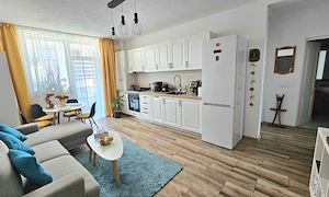 Vând apartament 3 camere + loc de parcare 
