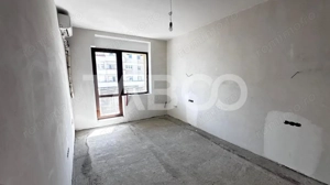 De vanzare apartament 3 camere nemobilate 56 mp cu balcon Central - imagine 4