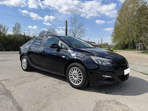 Opel Astra J Sedan  - imagine 3