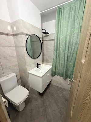 Inchiriez apartament spatios zona ultracentrala - imagine 2