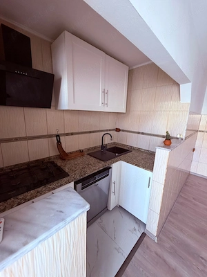 Inchiriez apartament spatios zona ultracentrala - imagine 6
