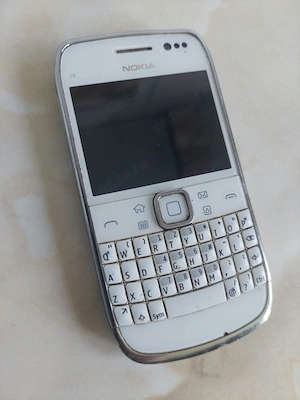 [E6] Vând Nokia E6 alb [perfect funcțional] și [NEcodat] [poze reale]