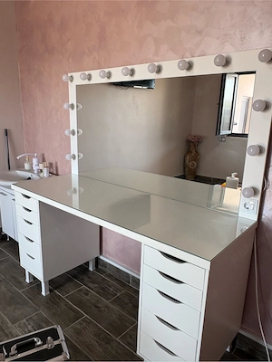   Masă profesională Make-Up   aproape nouă  