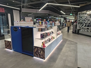 Vitrină magazin 3m cu LED și TV inclus  - imagine 5