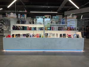 Vitrină magazin 3m cu LED și TV inclus  - imagine 7