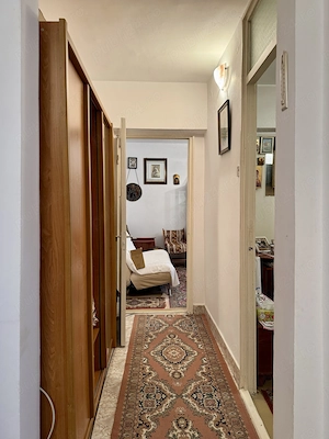 vand apartament 4 camere