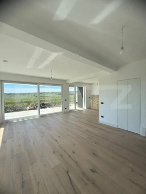 Casa superba, 5 camere, 126 mp, 6 ari teren, zona Patrauti - imagine 2