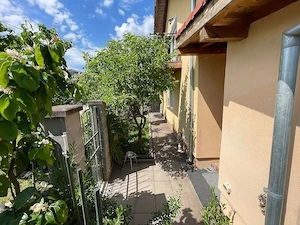 Casa de vanzare cu 4 camere  3 locuri de parcare Giroc - imagine 9