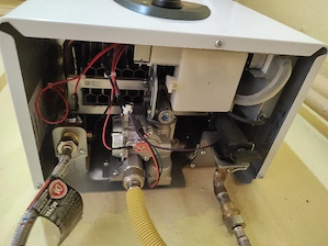 Incalzitor instant gaz pentru apa Ariston 
