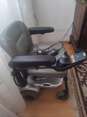 Vand carucior electric pentru persoane cu dizabilitati