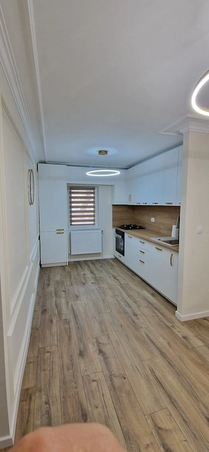 Inchiriez apartament parter zona Politie 