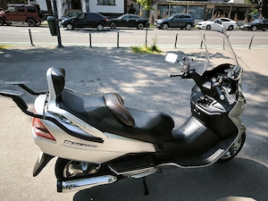 Vând  Schimb Suzuki burgman AN250 cc   20  km.