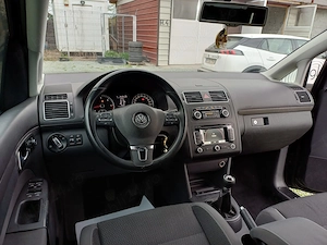Vw touran 1.6 Tdi Bluemotion 105cp - imagine 2