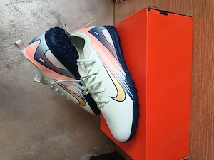 Ghete fotbal sala Nike mărimea 38 și PUMA mărimea39 Preț 80 lei perechea.  - imagine 3