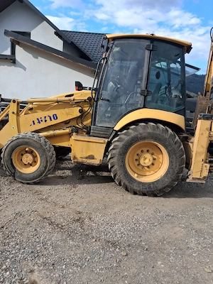 Buldoexcavator Komatsu 