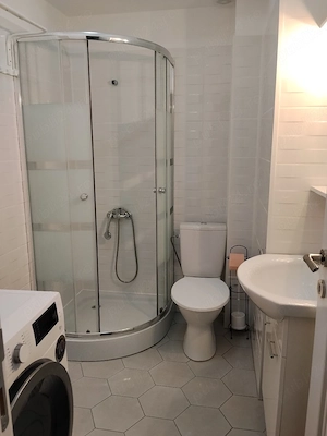 închiriez apartament 