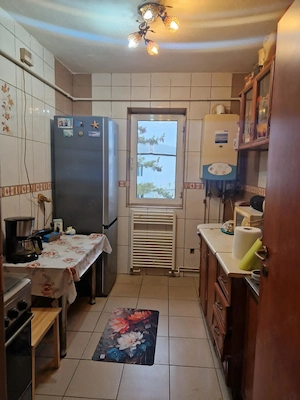 Vand apartament 2 camere semidecomandat zona linistita - imagine 3
