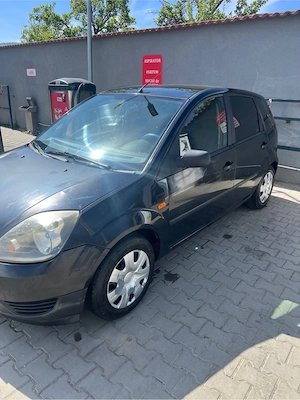 Vând Ford Fiesta 