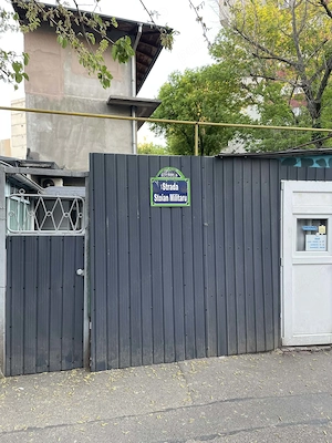 Casa la curte  Piata progresul sector 4 București 