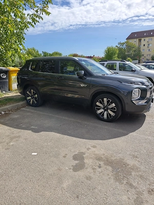 Mitsubishi Outlander PHEV 2.4L 4WD AT Intense 2025