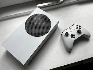 Vând Xbox Series X și Xbox Series S +FC 26 