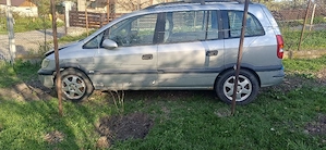 dezmembrez opel zafira A - imagine 3
