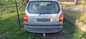 dezmembrez opel zafira A - imagine 4