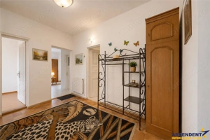 Vila traditionala, cu domeniu de 5.025 mp, pe aripa Cetatii Medievale Brasov - imagine 13
