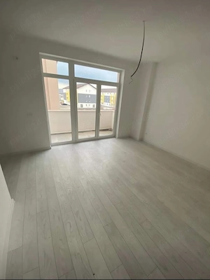 Vând apartament 3 camere  - imagine 2
