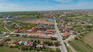 De vânzare pensiune cu restaurant, teren 4.750 mp – Băile 1 Mai - imagine 2