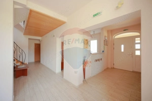 De vânzare pensiune cu restaurant, teren 4.750 mp – Băile 1 Mai - imagine 11